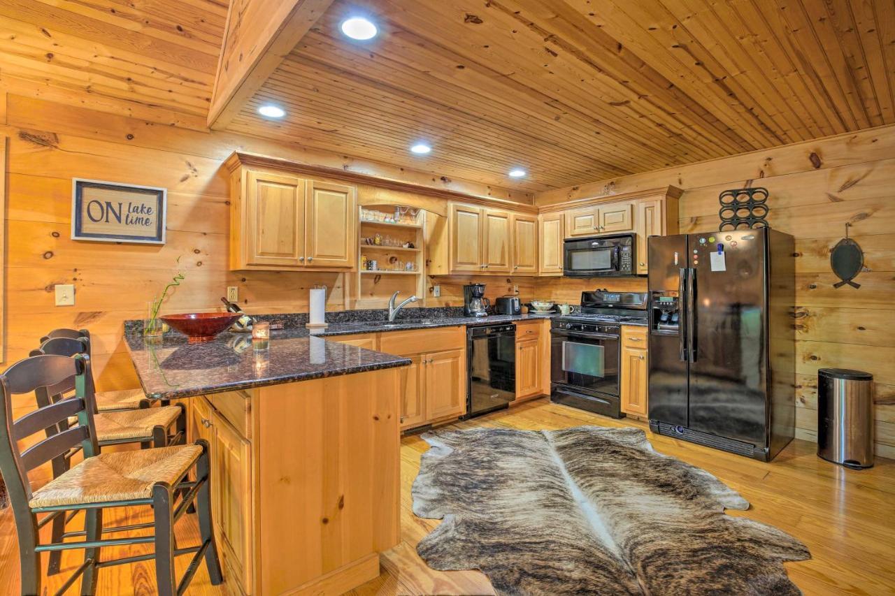 Cozy Cabin With Deck, Walk To Wildcat Creek And Dining Villa Batesville Exteriör bild